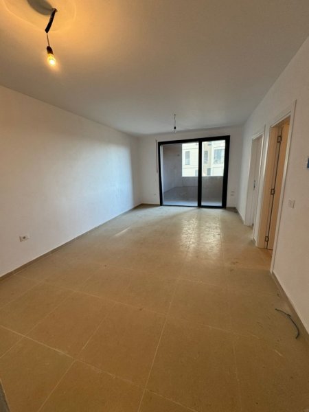 Tirane, jepet me qera apartament 1+1 Kati 2, 62 m² 400 € (Qsut)