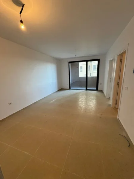Tirane, jepet me qera apartament 1+1 Kati 2, 62 m² 400 € (Qsut)