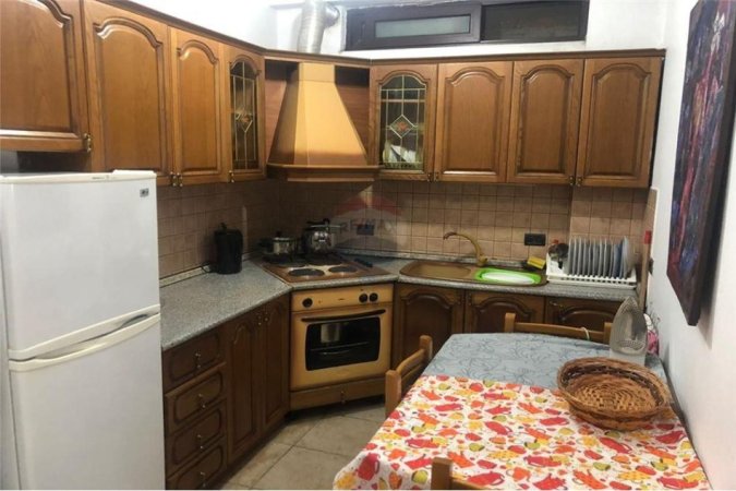 Tirane, jepet me qera apartament 3+1 Kati 6, 90 m² 700 € (Apartament me qira 3+1)