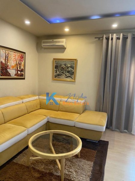 Tirane, jepet me qera apartament 2+1+Ballkon Kati 3, 90 m² 600 € (Don Bosko)