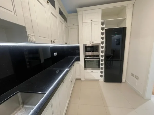 Tirane, Apartament duplex 3+1+Aneks me qira, Kati 5, 186 m² 2,000 € (Air Albania)