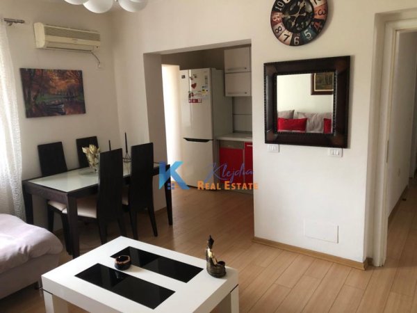 Tirane, jap me qera 2+1+Ballkon Kati 3, 85 m² 650 € (Stadiumi Dinamo)