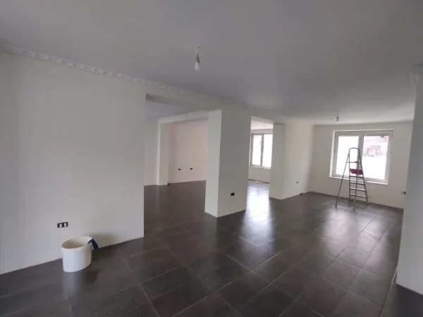 Tirane, jepet me qera zyre Kati 2, 100 m² 1500 € (21 DHJETORI)