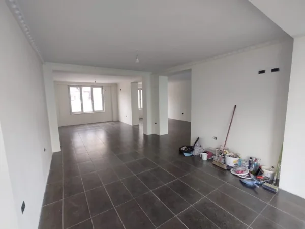 Tirane, jepet me qera zyre Kati 2, 100 m² 1500 € (21 DHJETORI)