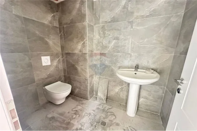 Tirane, jepet me qera ambjent biznesi Kati 0, 94 m² 950 € (JEPET ME QIRA AMBIENT BIZNESI, GREEN CITY ASTIR)