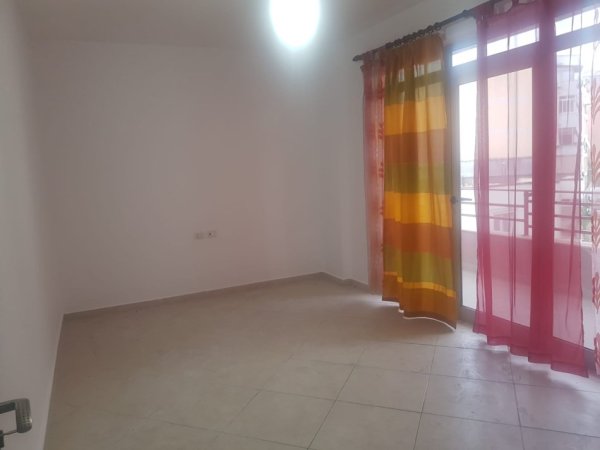 Tirane, shitet apartament 2+1+Ballkon Kati 3, 124 m² 112,000 € (Fresku)