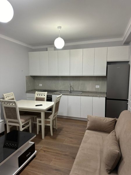 Tirane, jepet me qera apartament 1+1+Ballkon Kati 5, 62 m² 400 € (ASTIR)