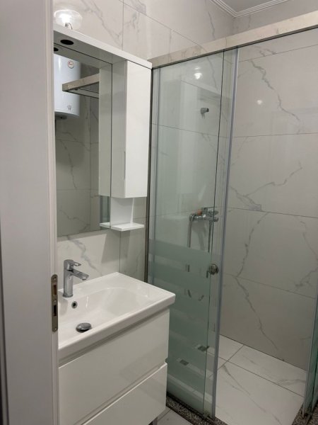 Tirane, jepet me qera apartament 1+1+Ballkon Kati 5, 62 m² 400 € (ASTIR)