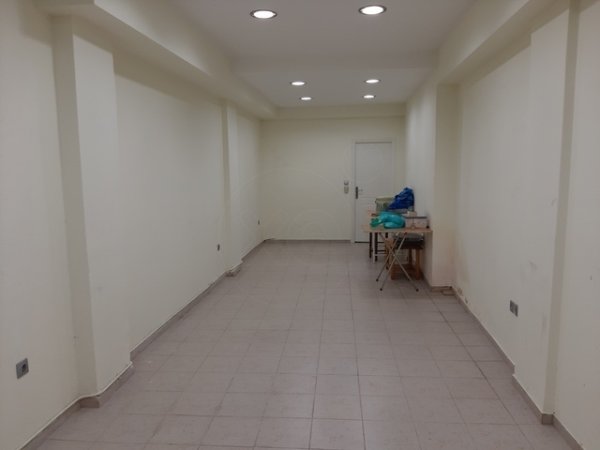 Tirane, jepet me qera dyqan Kati 0, 20 m² 400 € (brryli)