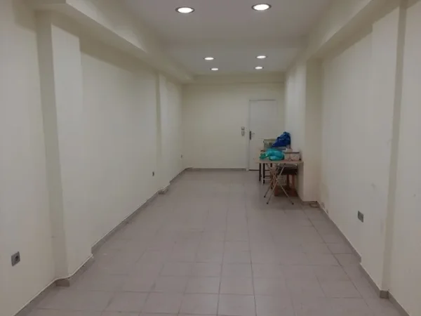 Tirane, jepet me qera dyqan Kati 0, 20 m² 400 € (brryli)