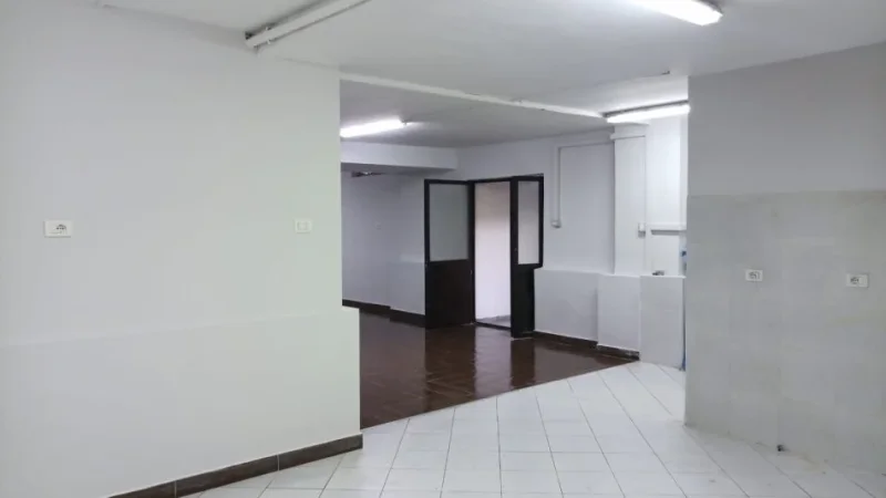 Tirane, shitet ambjent biznesi Kati -1, 110 m² 95,000 € (Pallati me Shigjeta)