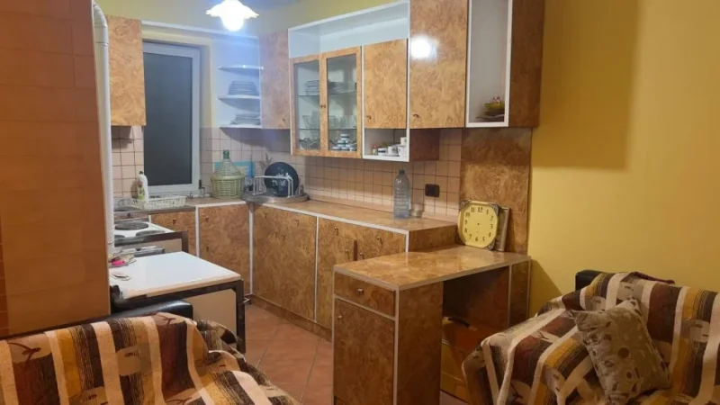 Tirane, jepet me qera apartament 1+1 Kati 4, 72 m² 500 € (Brryli)