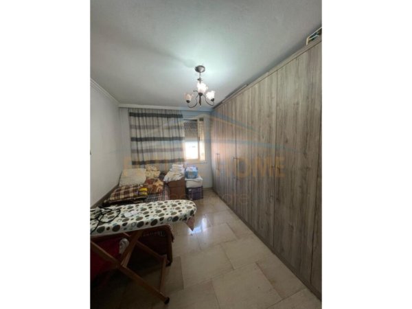 Tirane, jepet me qera apartament 3+1+Ballkon Kati 4, 140 m² 900 € (Zogu i Zi)