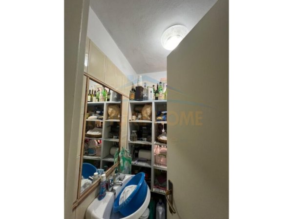 Tirane, jepet me qera apartament 3+1+Ballkon Kati 4, 140 m² 900 € (Zogu i Zi)