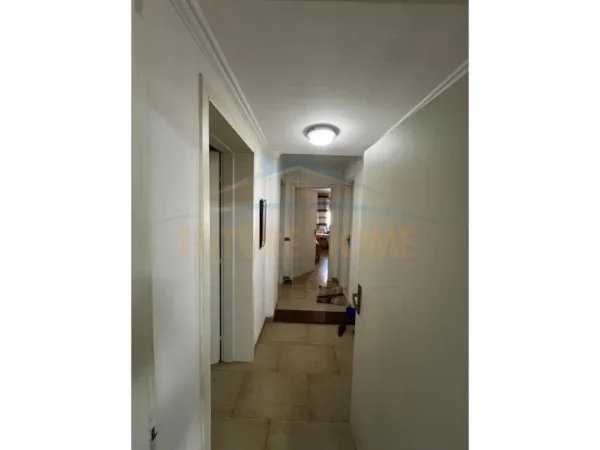 Tirane, jepet me qera apartament 3+1+Ballkon Kati 4, 140 m² 900 € (Zogu i Zi)