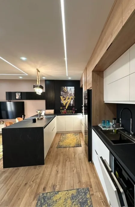 Vlore, shitet apartament 1+1+Ballkon Kati 10, 124 m² 250,000 € (VLORE)