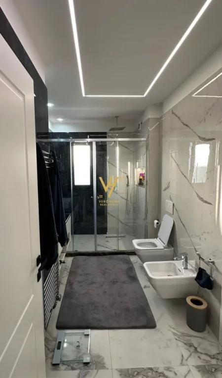 Vlore, shitet apartament 1+1+Ballkon Kati 10, 124 m² 250,000 € (VLORE)