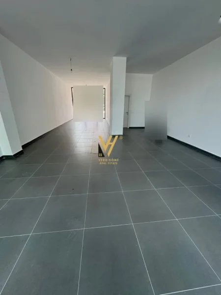 Tirane, jepet me qera dyqan Kati 0, 95 m² 1,400 € (RRUGA E DIBRES)