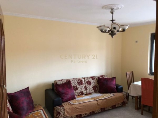 Tirane, jepet me qera apartament 2+1+Ballkon Kati 5, 82 m² 450 € (Ish Restorant Durresi)