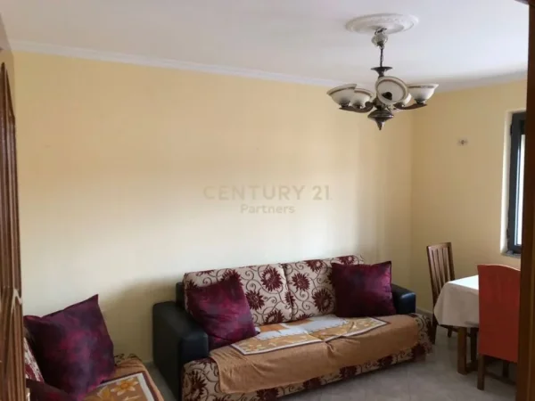 Tirane, jepet me qera apartament 2+1+Ballkon Kati 5, 82 m² 450 € (Ish Restorant Durresi)