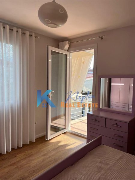 Tirane, jap me qera apartament 2+1+Ballkon , 110 m² 800 € (Rruga e Elbasanit, afer Fakultetit Ekonomik)