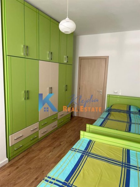 Tirane, jap me qera apartament 2+1+Ballkon , 110 m² 800 € (Rruga e Elbasanit, afer Fakultetit Ekonomik)