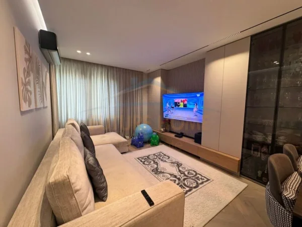 Tirane, shitet apartament 2+1 Kati 1, 97 m² 265,000 € (KOMUNA E PARISIT)