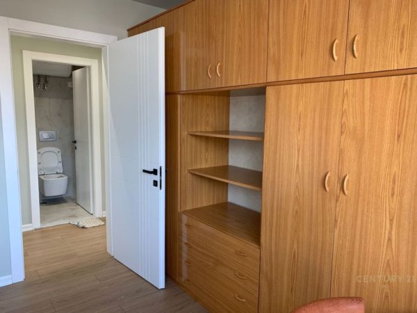 Tirane, jepet me qera apartament 2+1 Kati 5, 90 m² 650 € (Materniteti ri)