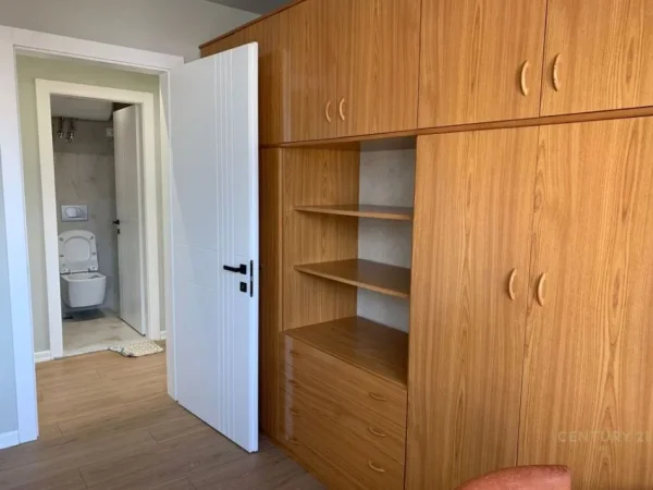 Tirane, jepet me qera apartament 2+1 Kati 5, 90 m² 650 € (Materniteti ri)