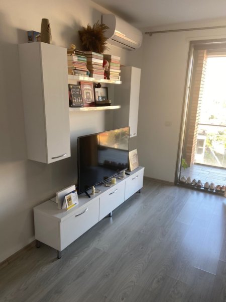 Tirane, jepet me qera apartament 1+1+Ballkon Kati 4, 65 m² 500 € (DON BOSKO)