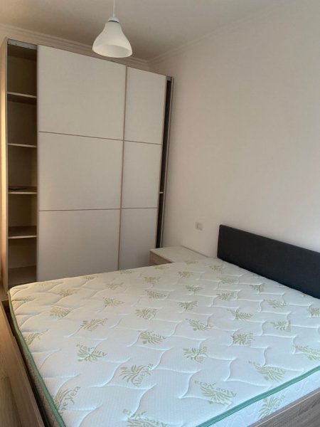 Tirane, jepet me qera apartament 1+1+Ballkon Kati 2, 70 m² 400 € (ali demi ,prane markates se vjeter)