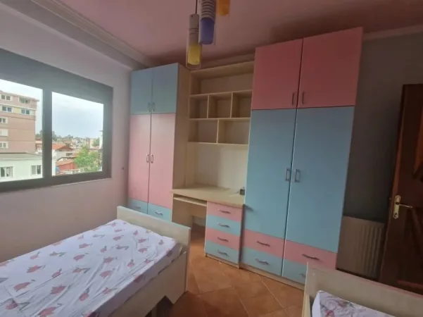 Tirane, jepet me qera apartament 2+1+Ballkon Kati 4, 85 m² 400 € (Laprake , rruga dritan hoxha , perballe zojes se keshillit te mire)