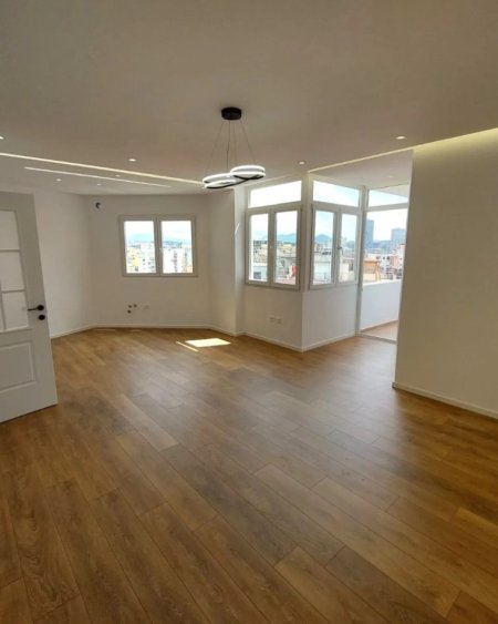 Tirane, shitet apartament 2+1 , 100 m² 215,000 € (Rruga e Barrikadave)
