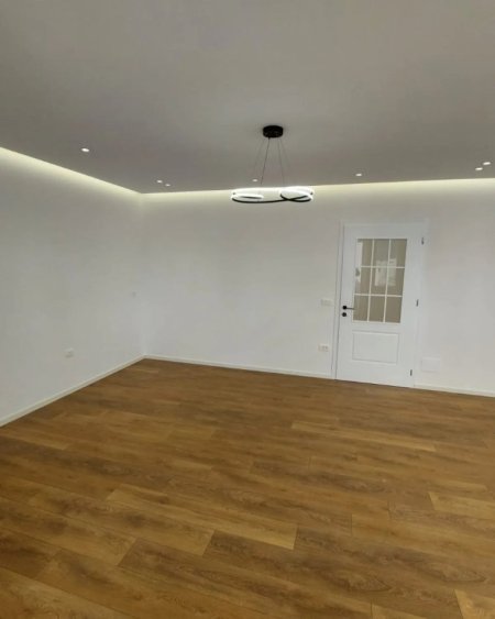Tirane, shitet apartament 2+1 , 100 m² 215,000 € (Rruga e Barrikadave)