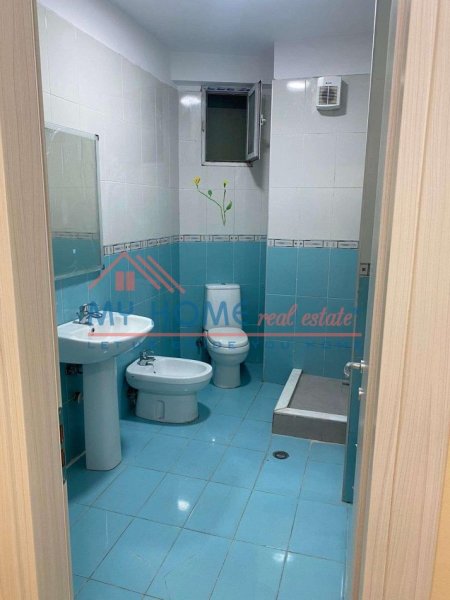 Tirane, jepet me qera zyre Kati 2, 80 m² 700 € (Selvia)