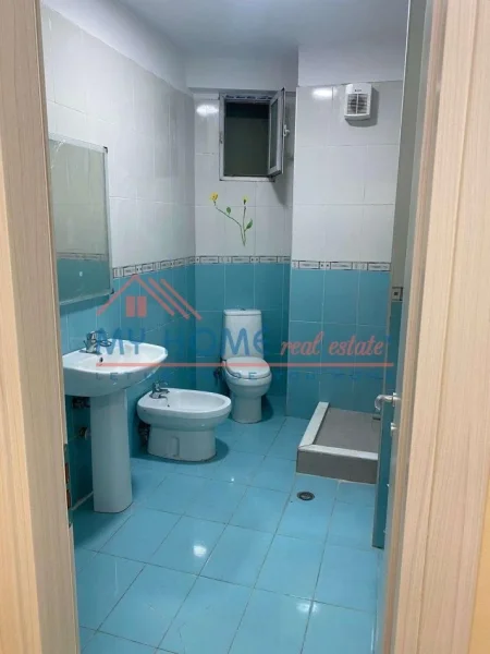 Tirane, jepet me qera zyre Kati 2, 80 m² 700 € (Selvia)