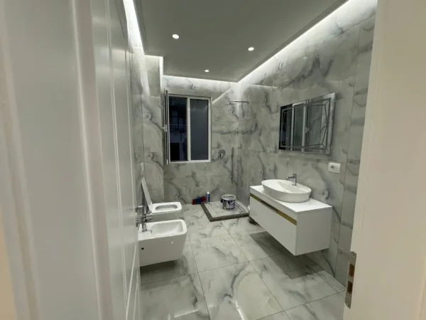 Tirane, shitet apartament 3+1+2, Kati 3, 145 m² 220,000 € prane Kopshtit Zoologjik