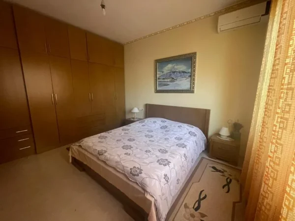 Tirane, jepet me qera apartament 1+1+Ballkon Kati 3, 60 m² 350 € (Fizika Berthamore Fresk)