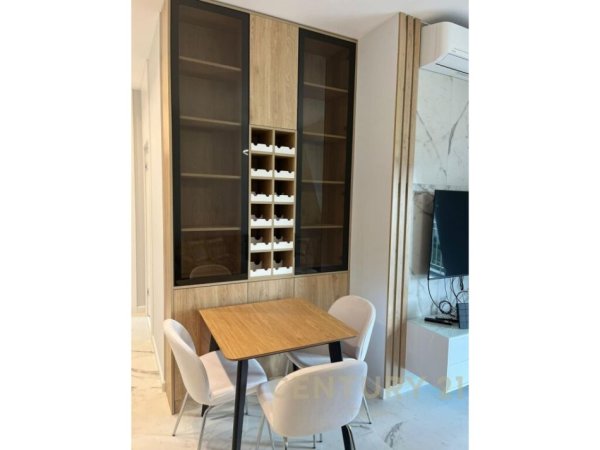 Tirane, jepet me qera apartament 2+1+Ballkon Kati 3, 90 m² 1,200 € (teg)