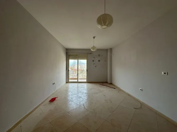 Tirane, jap me qera apartament 1+1 Kati 4, 111 m² 300 € (Teodor Keko)