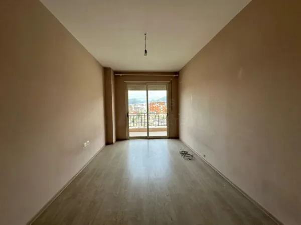 Tirane, jap me qera apartament 1+1 Kati 4, 111 m² 300 € (Teodor Keko)