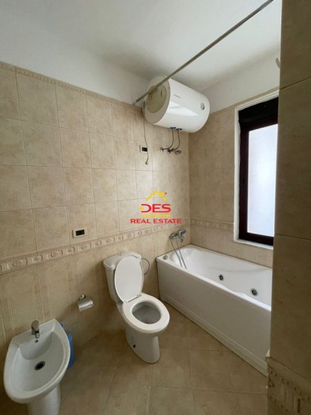 Tirane, jepet me qera apartament 2+1+Ballkon Kati 8, 145 m² 800 € (Blloku,Tirane)
