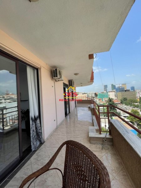 Tirane, jepet me qera apartament 2+1+Ballkon Kati 8, 145 m² 800 € (Blloku,Tirane)