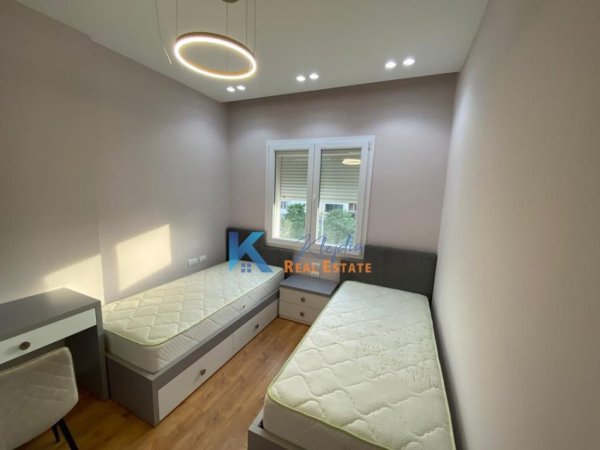 Tirane, jepet me qera apartament 2+1+Ballkon Kati 4, 70 m² 600 € (Myslym Shyr, afer Bar Santa)