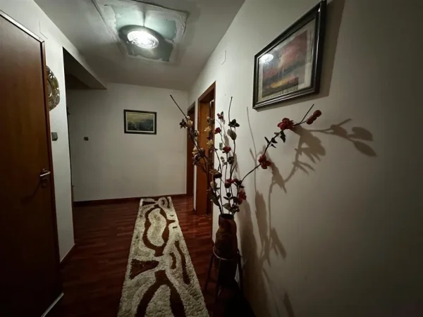 Tirane, jepet me qera apartament 2+1+Ballkon Kati 5, 83 m² 500 € (Fortuzi)