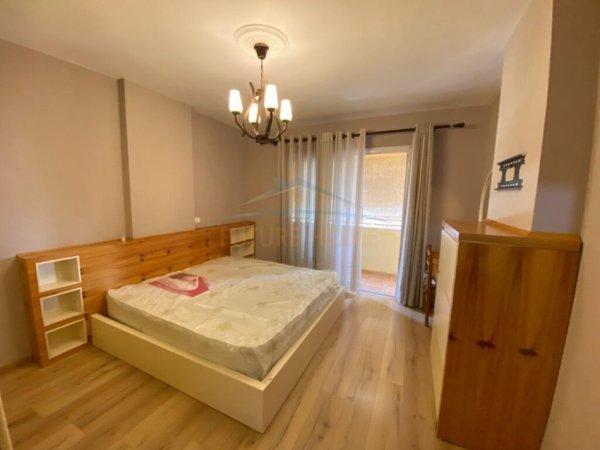Tirane, jepet me qera apartament 1+1 Kati 3, 550 € (komuna e parisist)