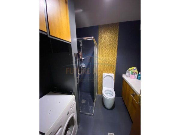 Tirane, jepet me qera apartament 1+1 Kati 3, 550 € (komuna e parisist)