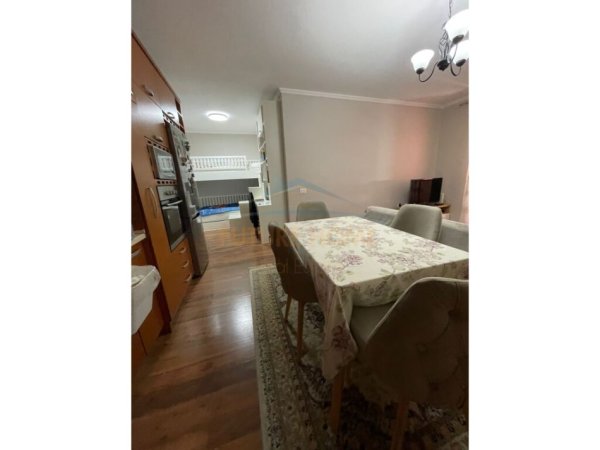 Tirane, jepet me qera 1+1 Kati 7, 77 m² 500 € (don bosko)