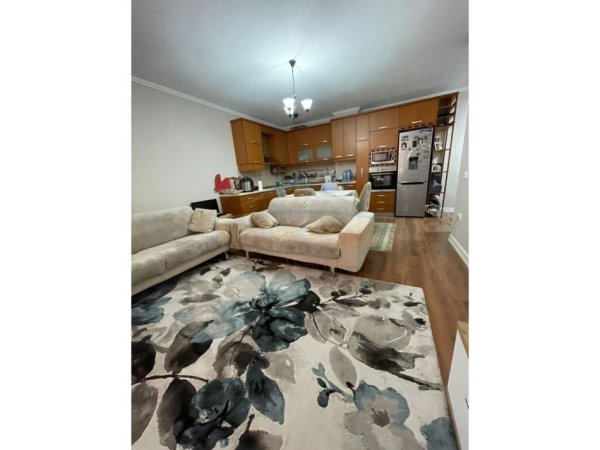 Tirane, jepet me qera 1+1 Kati 7, 77 m² 500 € (don bosko)