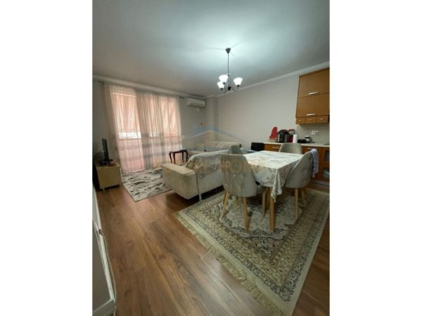 Tirane, jepet me qera 1+1 Kati 7, 77 m² 500 € (don bosko)